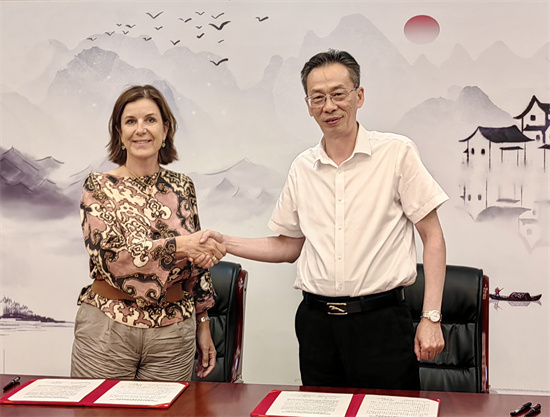 钱文华副会长会见荷兰中国友好协会主席莫尼卡_fororder_微信图片_2025-08-04_122336_967
